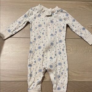 Cozy White and Blue baby sleeper with zipper